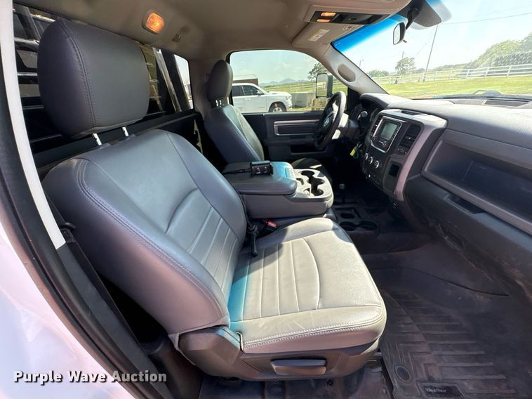 image for item DT6681 2018 Dodge Ram 3500 bale bed pickup truck