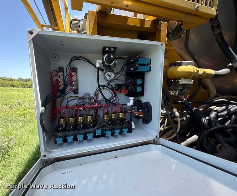 image for item DT6685 2005 Ag-Chemical Terra-gator 8104 sprayer