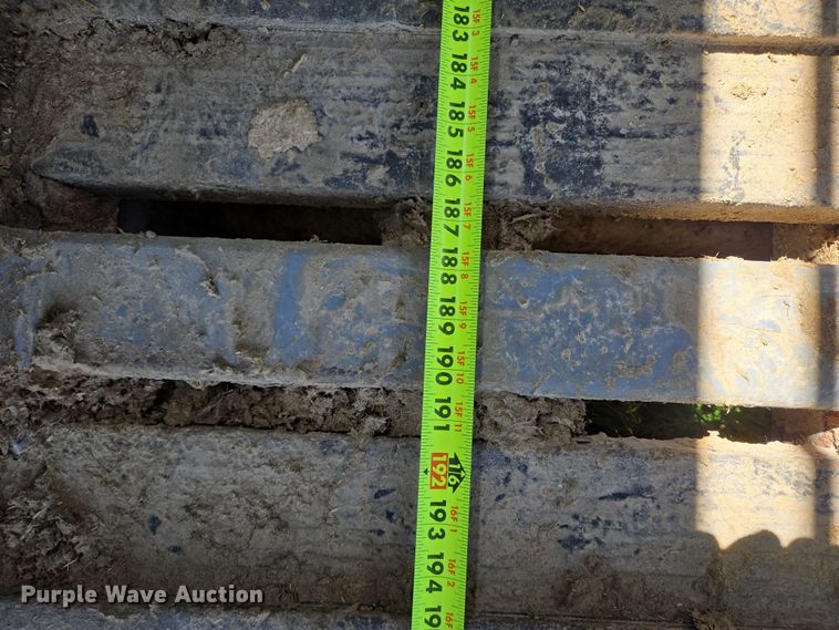 image for item DT7223 2021 Swift Built RMX24 3-7K livestock trailer