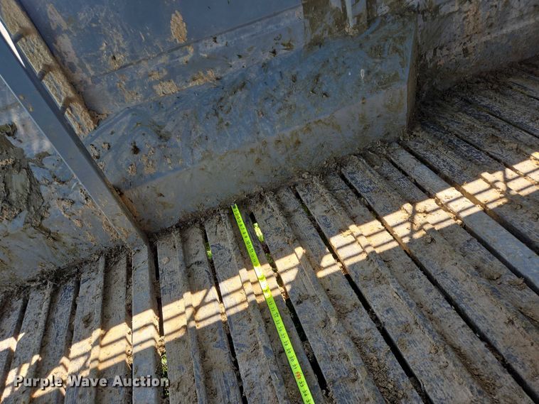 image for item DT7223 2021 Swift Built RMX24 3-7K livestock trailer