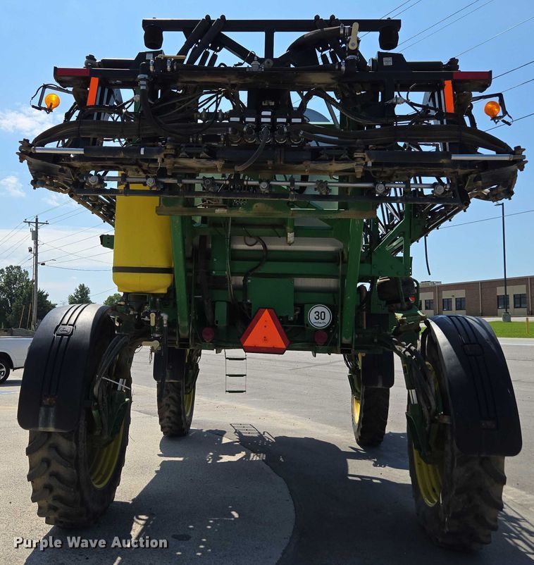 image for item DU7917 2008 John Deere 4830 sprayer