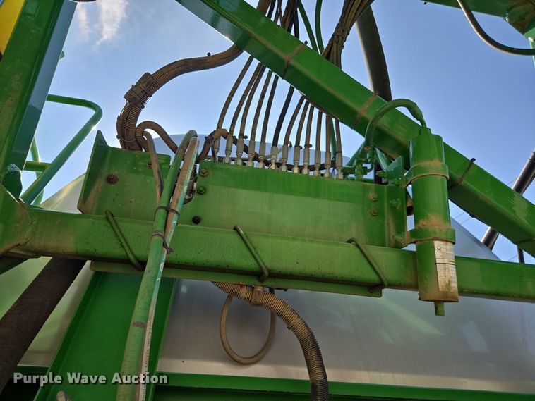 image for item DU7917 2008 John Deere 4830 sprayer