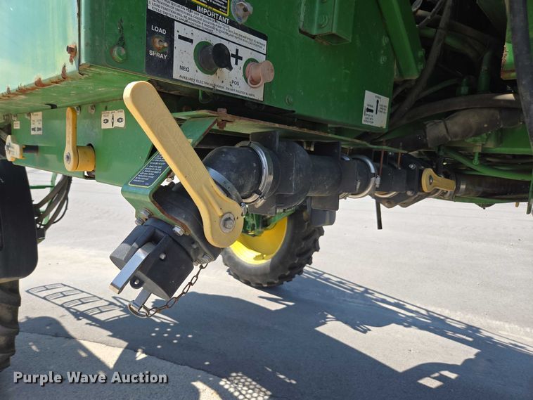 image for item DU7917 2008 John Deere 4830 sprayer