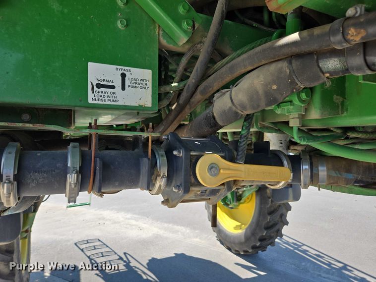 image for item DU7917 2008 John Deere 4830 sprayer