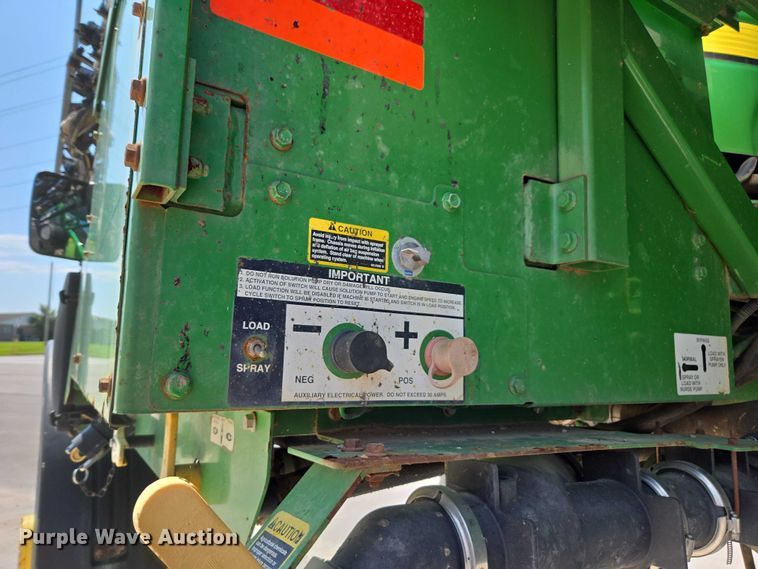 image for item DU7917 2008 John Deere 4830 sprayer