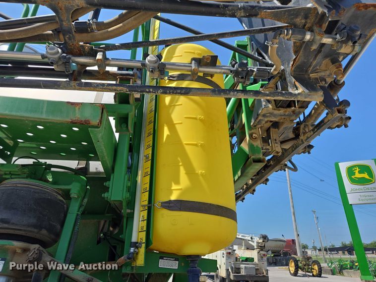 image for item DU7917 2008 John Deere 4830 sprayer