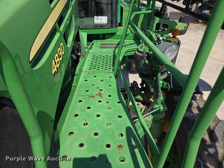 image for item DU7917 2008 John Deere 4830 sprayer