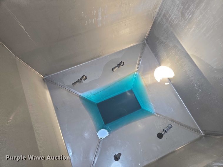 image for item DU7917 2008 John Deere 4830 sprayer