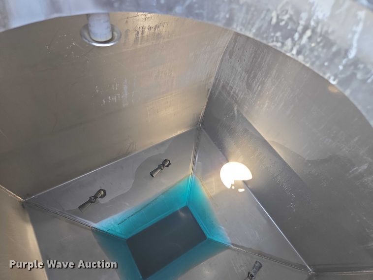 image for item DU7917 2008 John Deere 4830 sprayer