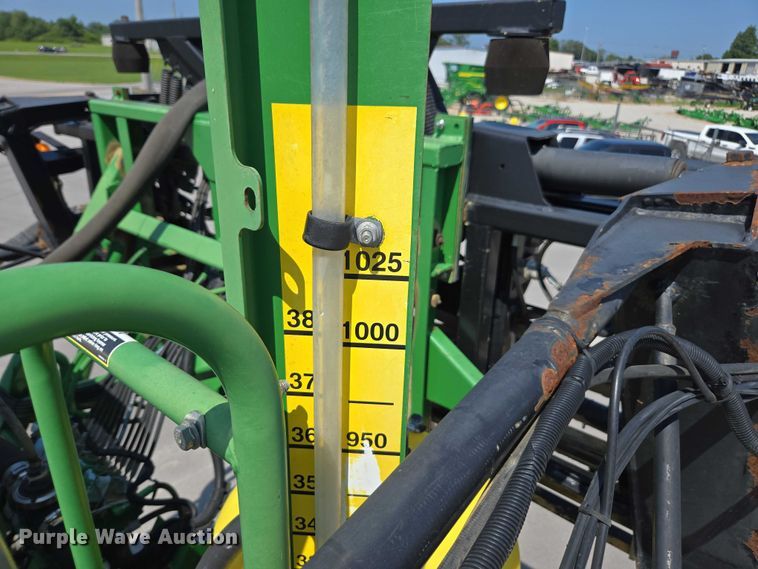 image for item DU7917 2008 John Deere 4830 sprayer