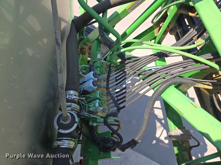 image for item DU7917 2008 John Deere 4830 sprayer