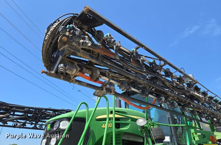 image for item DU7917 2008 John Deere 4830 sprayer