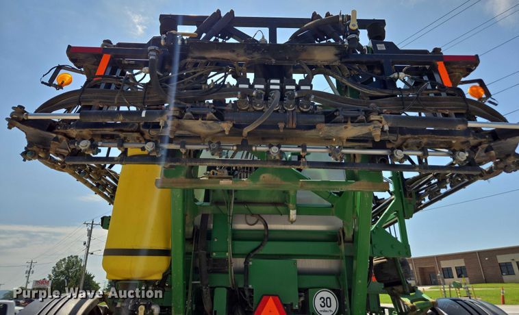 image for item DU7917 2008 John Deere 4830 sprayer