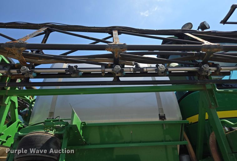 image for item DU7917 2008 John Deere 4830 sprayer