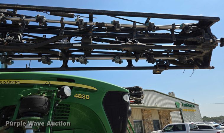 image for item DU7917 2008 John Deere 4830 sprayer