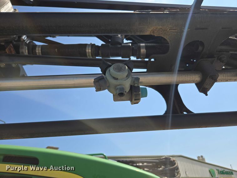 image for item DU7917 2008 John Deere 4830 sprayer