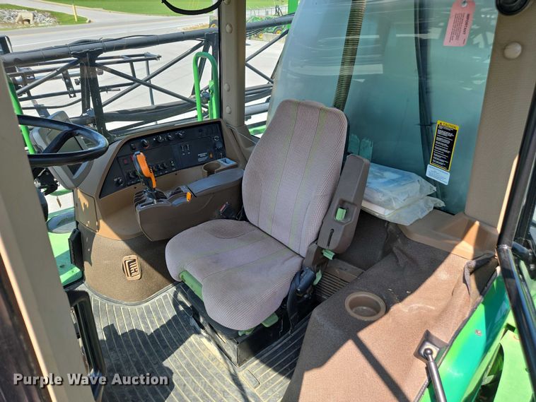 image for item DU7917 2008 John Deere 4830 sprayer