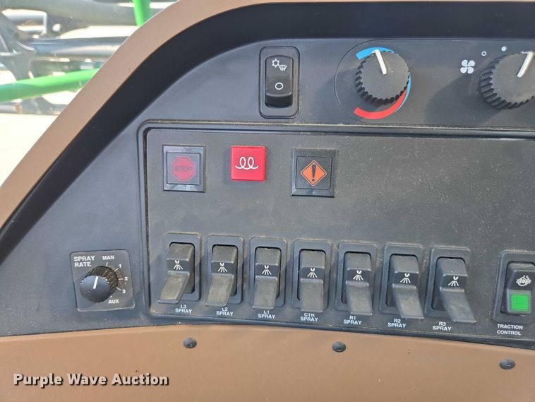 image for item DU7917 2008 John Deere 4830 sprayer