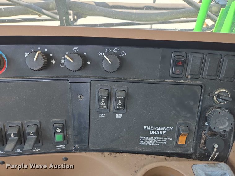 image for item DU7917 2008 John Deere 4830 sprayer