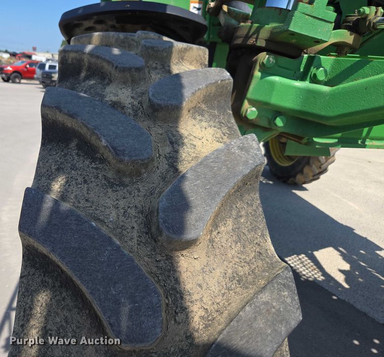 image for item DU7917 2008 John Deere 4830 sprayer