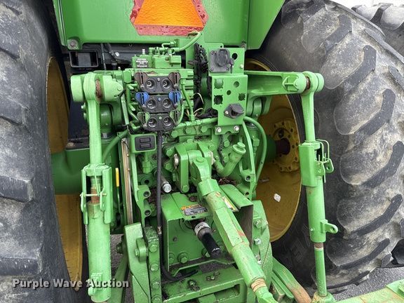 image for item DU7918 2012 John Deere 7230R MFWD tractor