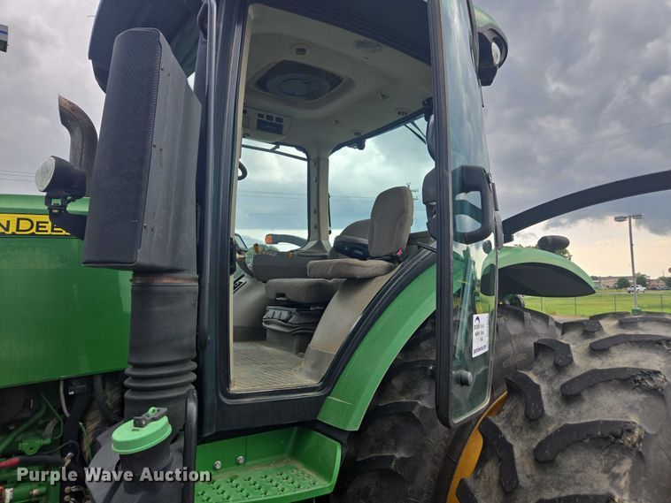 image for item DU7918 2012 John Deere 7230R MFWD tractor