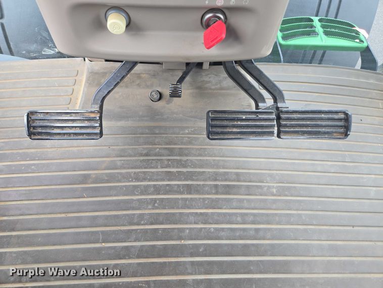 image for item DU7918 2012 John Deere 7230R MFWD tractor