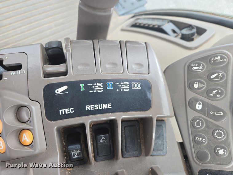 image for item DU7918 2012 John Deere 7230R MFWD tractor