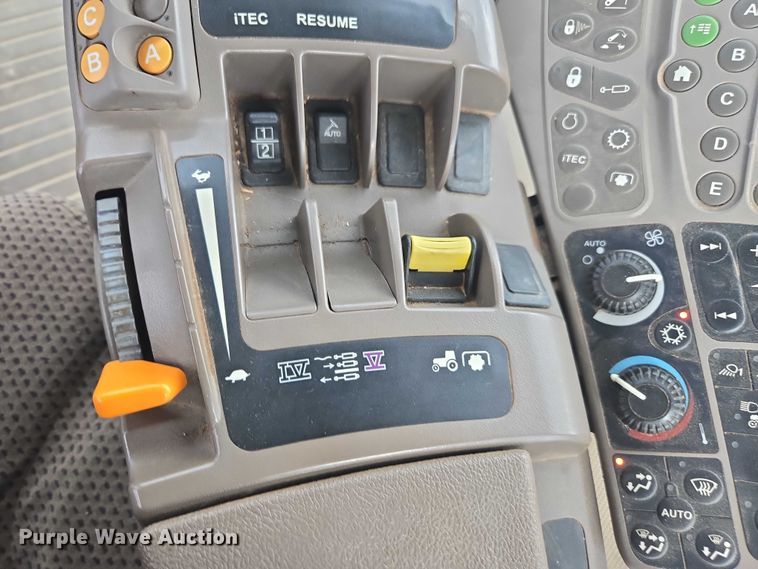 image for item DU7918 2012 John Deere 7230R MFWD tractor