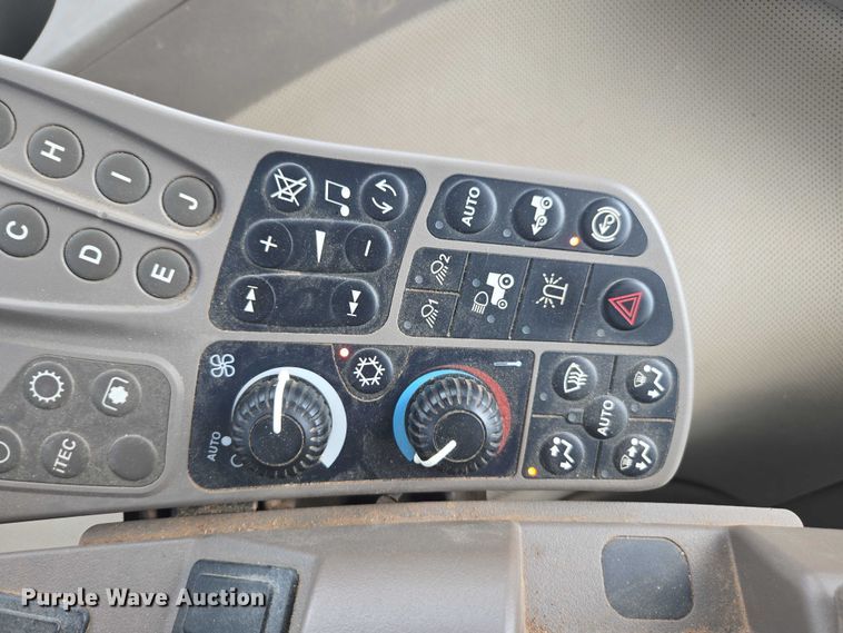 image for item DU7918 2012 John Deere 7230R MFWD tractor