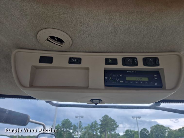 image for item DU7918 2012 John Deere 7230R MFWD tractor