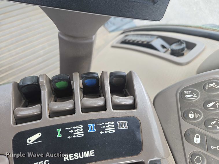 image for item DU7918 2012 John Deere 7230R MFWD tractor