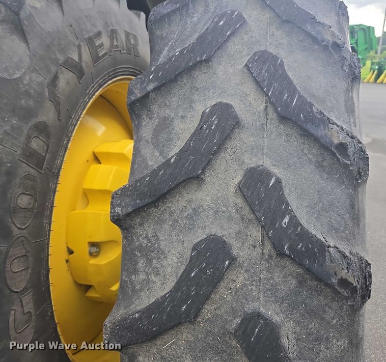 image for item DU7918 2012 John Deere 7230R MFWD tractor