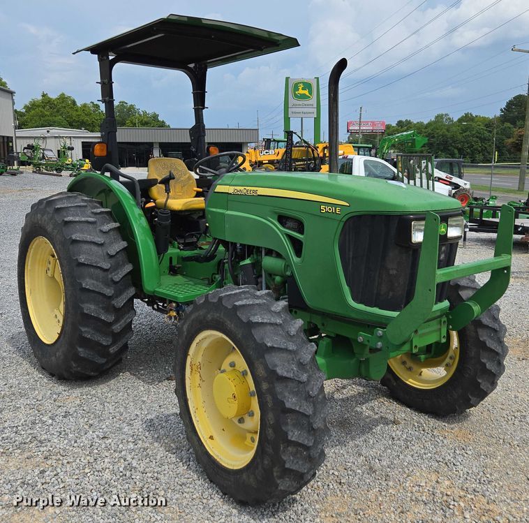 image for item DU7919 2013 John Deere 5101E MFWD tractor
