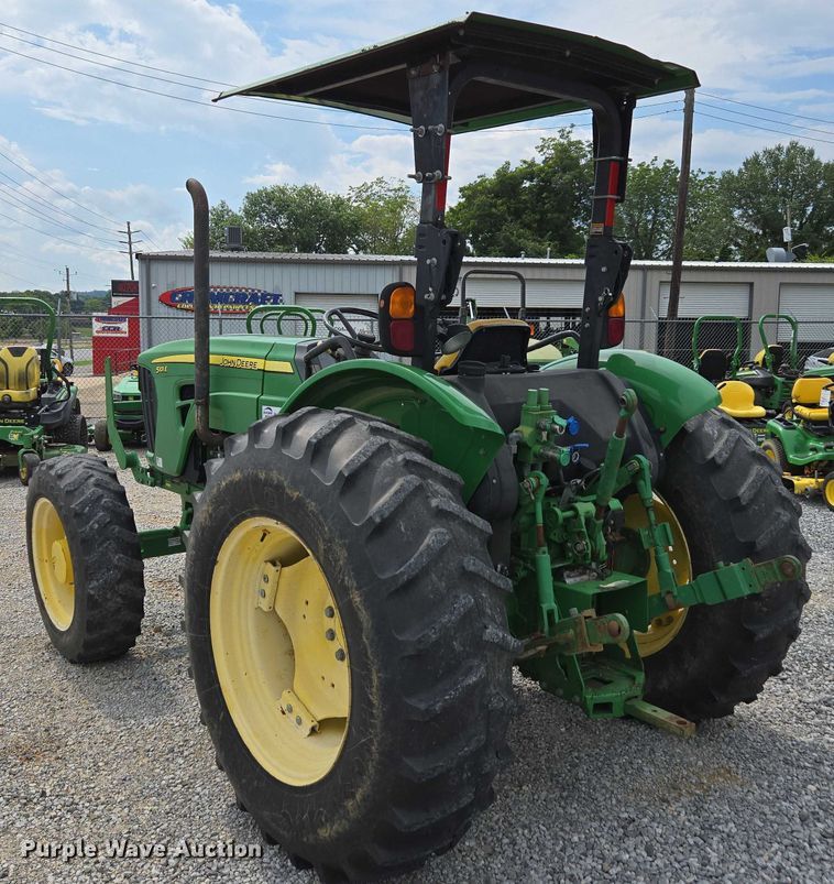 image for item DU7919 2013 John Deere 5101E MFWD tractor