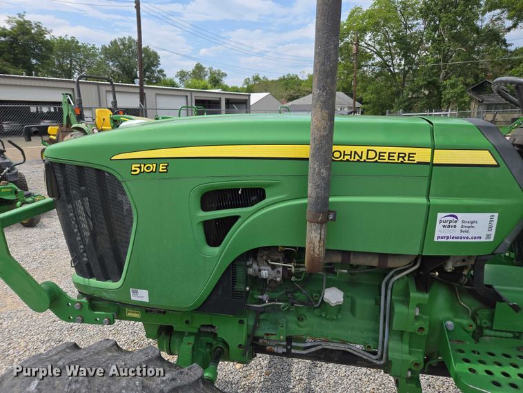 image for item DU7919 2013 John Deere 5101E MFWD tractor