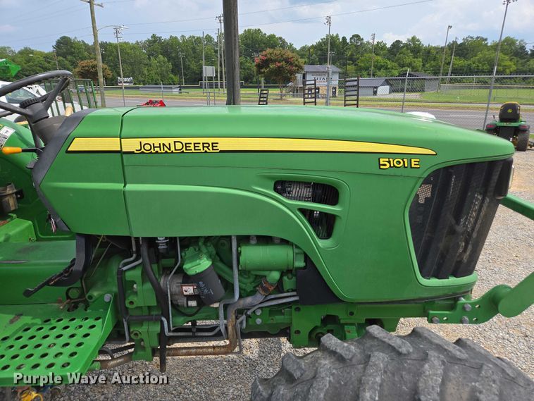 image for item DU7919 2013 John Deere 5101E MFWD tractor