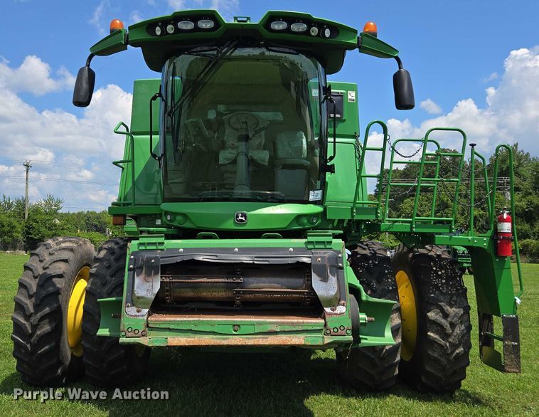 image for item DU7921 2014 John Deere S690 RWA combine