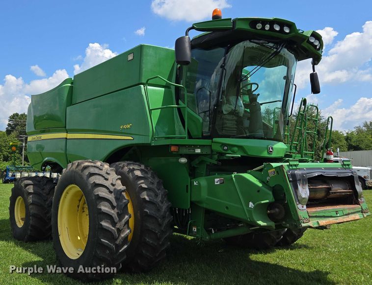 image for item DU7921 2014 John Deere S690 RWA combine