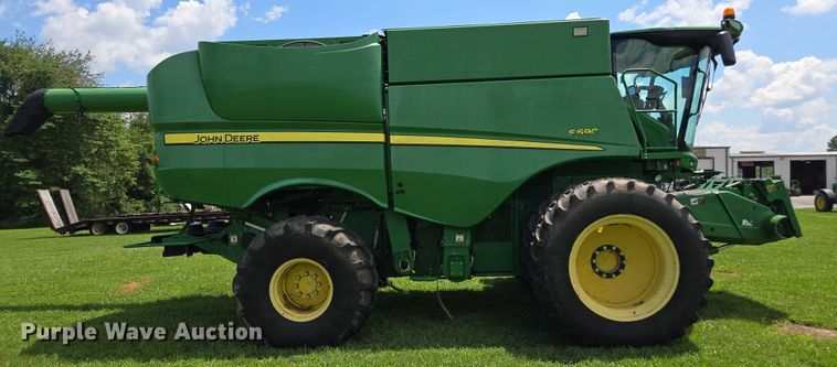 image for item DU7921 2014 John Deere S690 RWA combine