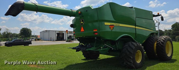 image for item DU7921 2014 John Deere S690 RWA combine