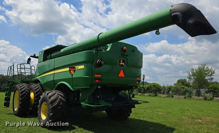 image for item DU7921 2014 John Deere S690 RWA combine