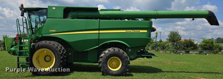 image for item DU7921 2014 John Deere S690 RWA combine