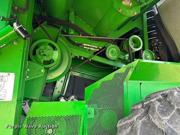 image for item DU7921 2014 John Deere S690 RWA combine