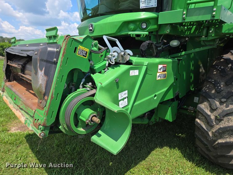 image for item DU7921 2014 John Deere S690 RWA combine