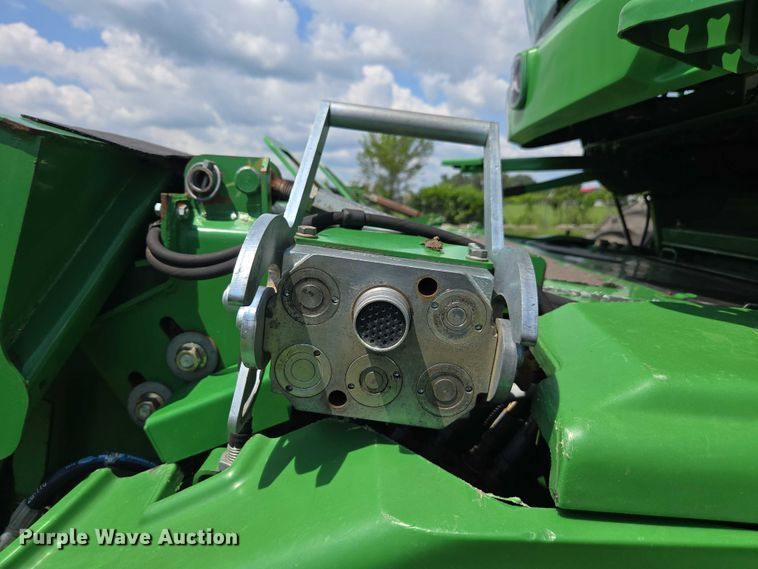 image for item DU7921 2014 John Deere S690 RWA combine