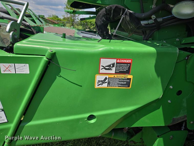 image for item DU7921 2014 John Deere S690 RWA combine