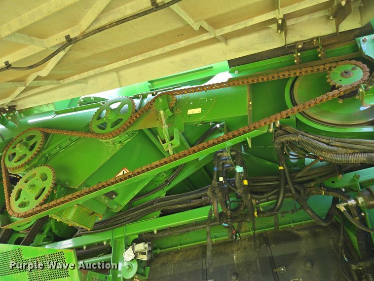 image for item DU7921 2014 John Deere S690 RWA combine