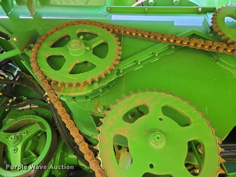 image for item DU7921 2014 John Deere S690 RWA combine