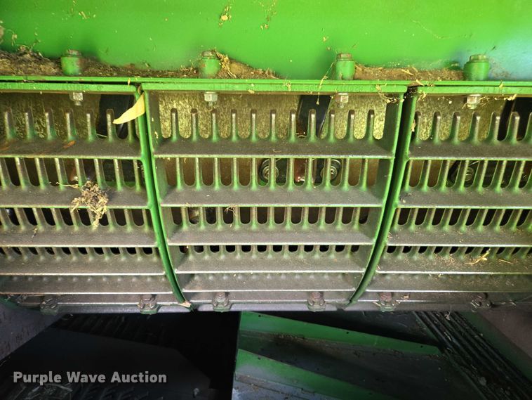 image for item DU7921 2014 John Deere S690 RWA combine